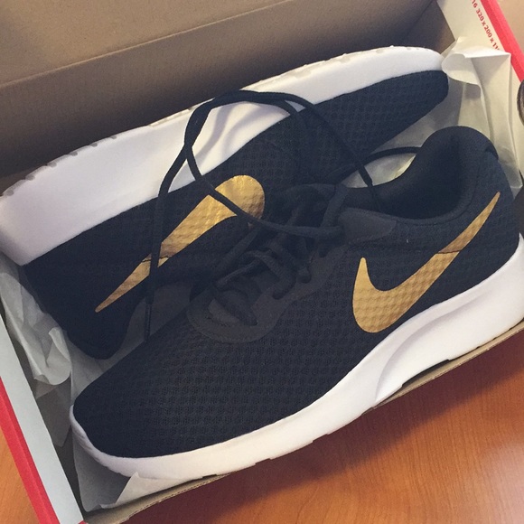 nike tanjun gold and black